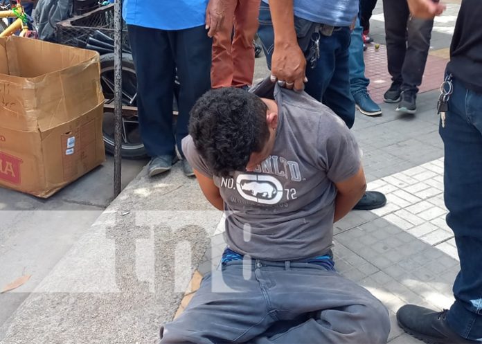 Foto: Hombre es amarrado de pies y manos por robar un celular en plan vía pública en Estelí/TN8