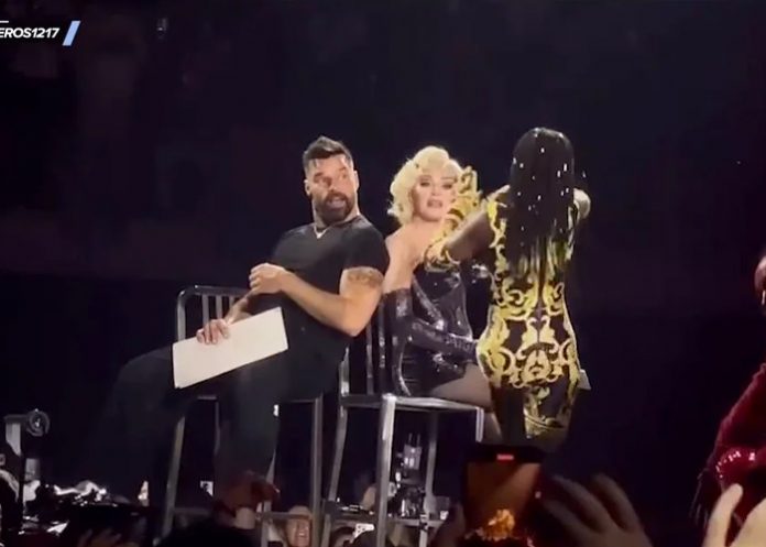 Video: Ricky Martin muy sensual junto a bailarines en concierto de Madonna