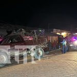 Camioneta en total descontrol impacta contra una vivienda en Jalapa