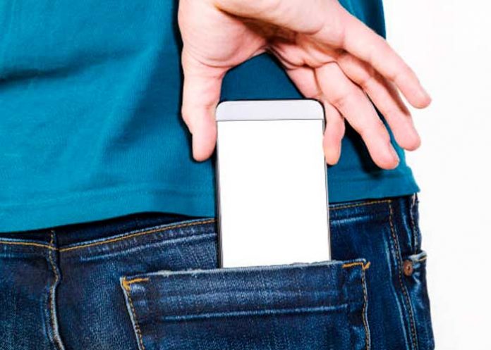 Foto: ¿Qué tan recomendado es llevar el celular en el bolsillo? /Cortesía