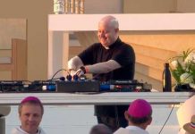 En Portugal un famoso padre da misa con música electrónica (Video)