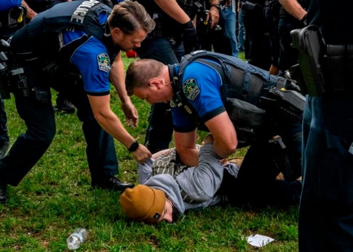 Foto: Arrestos masivos a estudiantes universitarios /cortesía