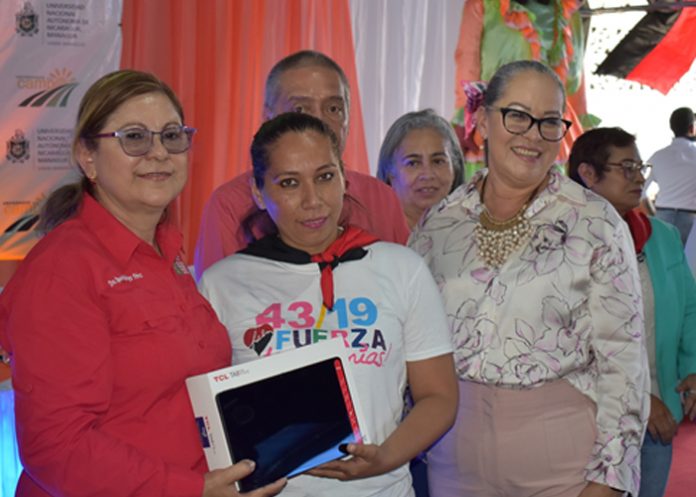Foto: Premiación a la Excelencia Académica Integral UNICAM-2024/Cortesía