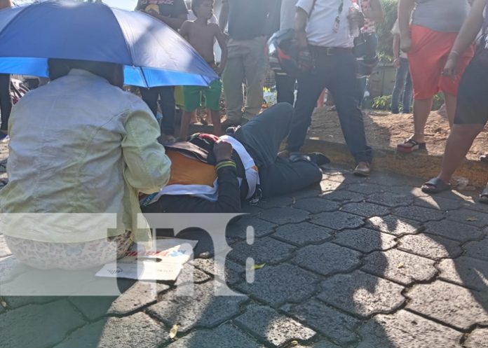 Foto: Motociclista gestor de entidad bancaria resulta con múltiples fracturas en la pista El Recreo/TN8