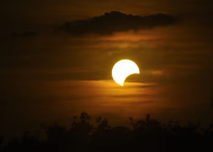 Es hoy, es hoy: Eclipse solar total 2024 ¿Se oscurecerá el cielo en su totalidad?