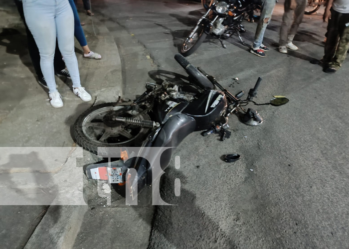 Accidente de tránsito frente al nuevo parque Palestina en Managua