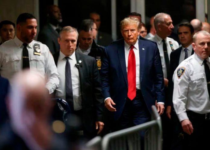 Foto: Donald Trump ante los tribunales de Nueva York /cortesía
