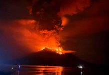 Evacuados por erupción de volcán en Indonesia