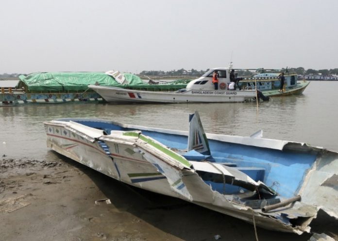 Foto: Al menos 19 fallecidos tras naufragio en el río M'Poko / Cortesía