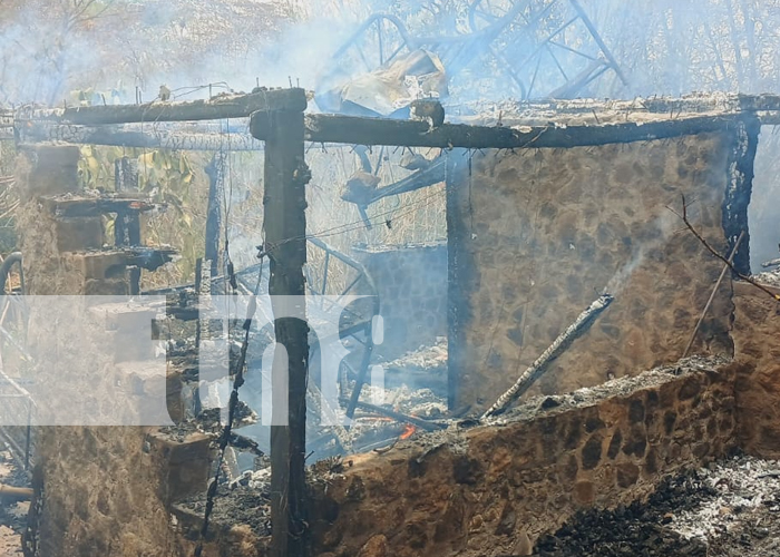 Incendio arrasa con cabaña turística en Isla de Ometepe