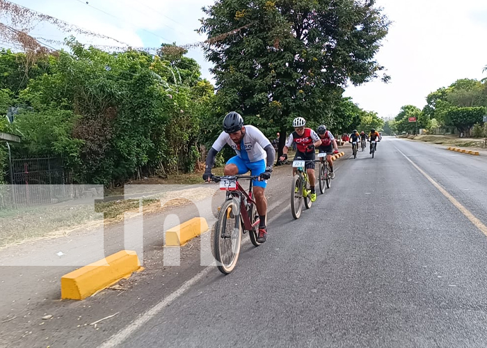 180 ciclistas se enrrumbaron por las calles de Granada