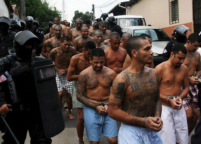 Condenan a 14 pandilleros a penas de hasta 120 años en El Salvador