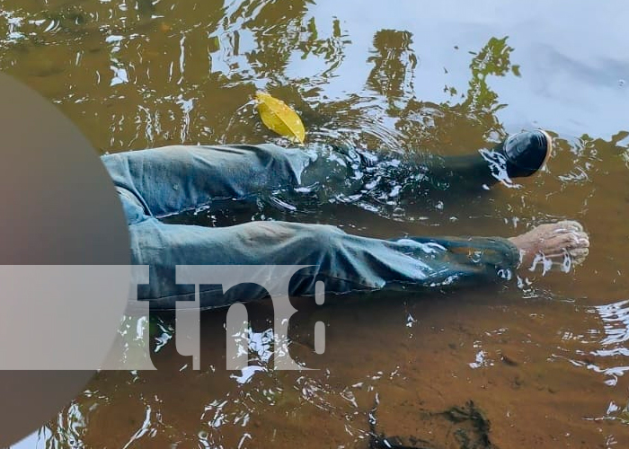 Foto: Tremendo susto para dos jovencitas al encontrar un cuerpo flotando sobre el río / TN8