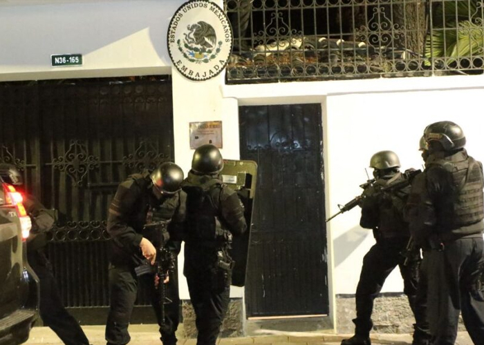 Policía de Ecuador irrumpe en la Embajada