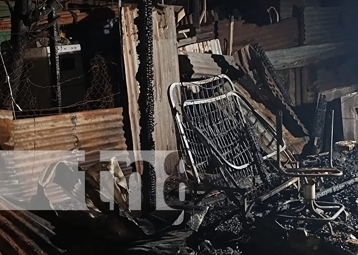 Incendio arrasa con una vivienda en Managua