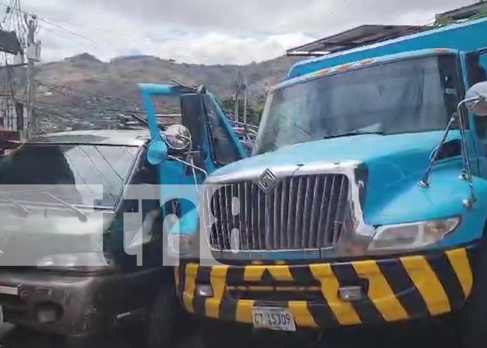 Camión fuera de control causa destrucción en una vivienda en Matagalpa