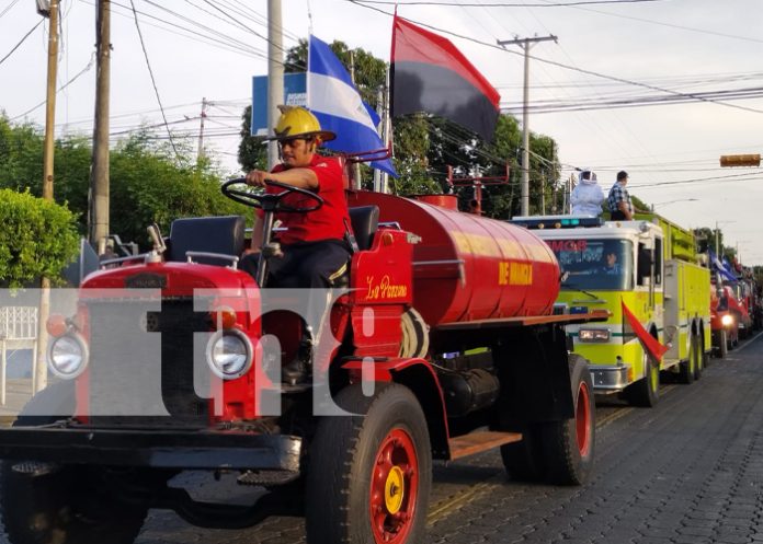 Foto: Desfile colorido por las calles de Managua, mostrando todo sobre los bomberos / TN8