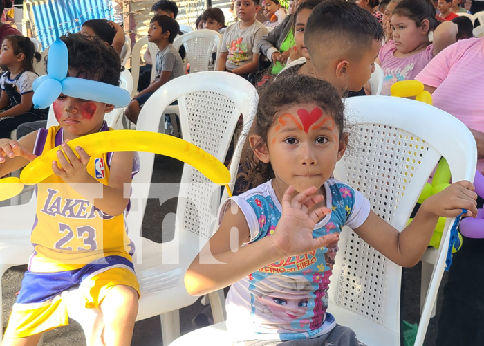 Las familias del barrio Tierra Prometida en el D-III de Managua, celebran una obra de progreso más estrenando 11 cuadras con revestimiento asfáltico