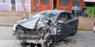 Al estilo de carros chocones: Busero y taxista protagonizan fuerte accidente