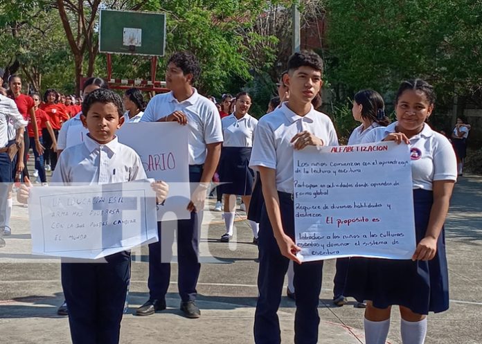 Foto: ¡Estudiantes celebran el Día de la alfabetización y conmemoran el Día Nacional de la Paz!/TN8