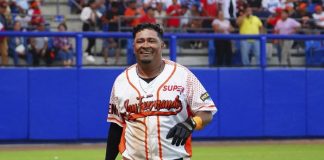 Renato Morales aterriza en los 1,500 hits con bate de madera