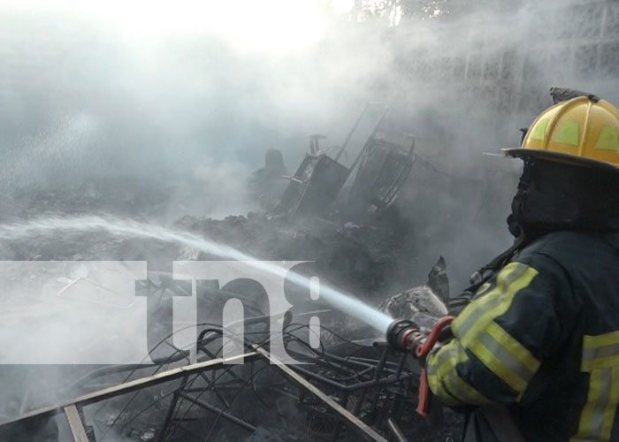 Foto: Fuerte incendio en una vivienda de Managua / TN8