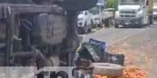 Foto: Accidente con camioneta llena de tomates en Carretera Matagalpa-Sébaco / TN8