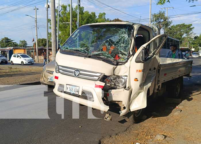 Foto: Choque con taxi y camión en Managua / TN8
