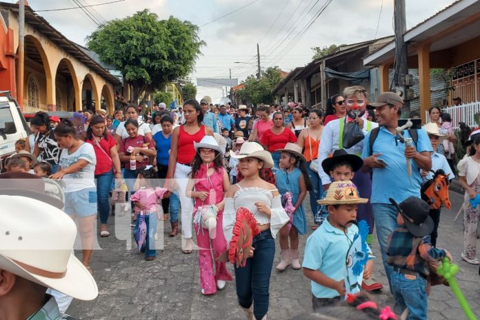 Foto: Desfile infantil marca inicio de las fiestas patronales en La Libertad, Chontales/TN8