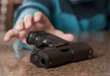 Niño de 2 años se disparó con un arma accidentalmente en Florida, Estados Unidos
