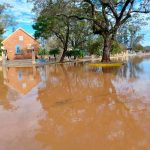 Evacuan a 500 personas en Argentina por crecida de río