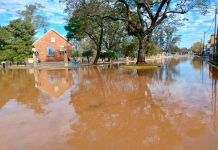 Evacuan a 500 personas en Argentina por crecida de río