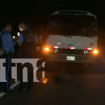 Hombre de identidad desconocida muere tras ser impactado por un microbús en Tipitapa