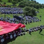 Embiste a casi una treintena de niños en Kirguistán