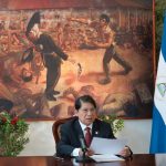 Foto: Canciller de Nicaragua recibe copias de estilo del Embajador de Dinamarca