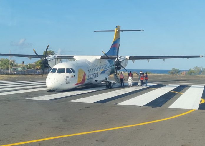 Foto:Avión pierde el tren de aterrizaje delantero en Colombia/Cortesía