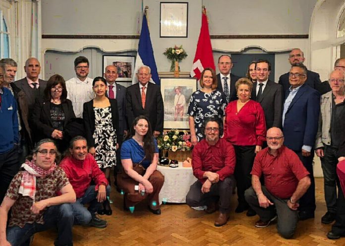 Llenos de orgullo ofrecen en Bélgica un homenaje al General de Hombres y Mujeres libres