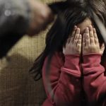 Encuentra a su esposo abusando de su hija en Brasil