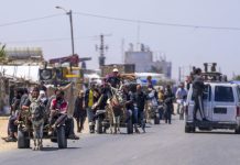 Palestinos huyen de Rafah ante la amenaza de una ofensiva