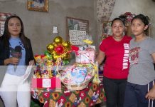 Foto: Premios para mamá con Crónica TN8
