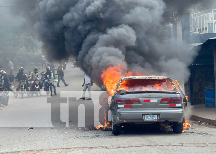Foto: Arde en llamas un vehículo en Juigalpa, Chontales / TN8