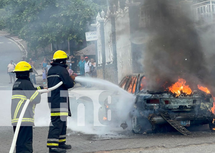 Foto: Arde en llamas un vehículo en Juigalpa, Chontales / TN8