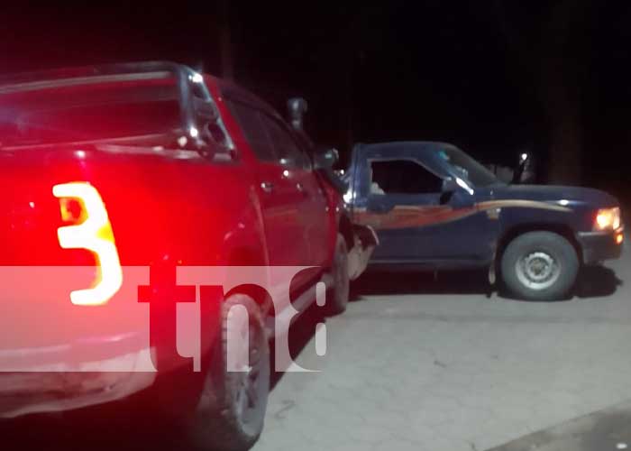 Foto: Choque de camionetas en sector del mercado de Matiguás / TN8