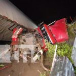 Foto: Fuerte impacto de una rastra contra dos viviendas en Boaco / TN8