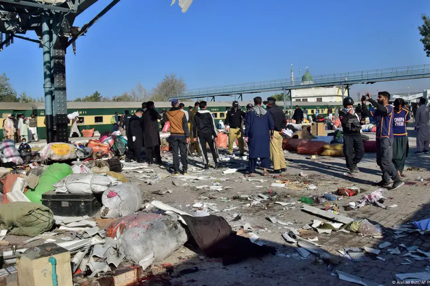 Explosión en una estación de tren en Pakistán