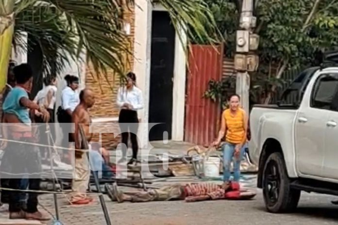 Foto: Grave accidente en Juigalpa: Dos obreros lesionados tras la caída de un andamio en el restaurante El Mirador. /TN8 Foto: Grave accidente en Juigalpa: Dos obreros lesionados tras la caída de un andamio en el restaurante El Mirador. /TN8