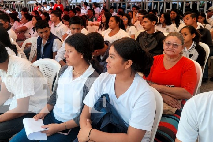 Foto: ¡Reconocimiento al esfuerzo! 641 bachilleres de Boaco reciben Bono Complementario de 3,000 córdobas como estímulo del Gobierno Sandinista/TN8 Foto: ¡Reconocimiento al esfuerzo! 641 bachilleres de Boaco reciben Bono Complementario de 3,000 córdobas como estímulo del Gobierno Sandinista/TN8