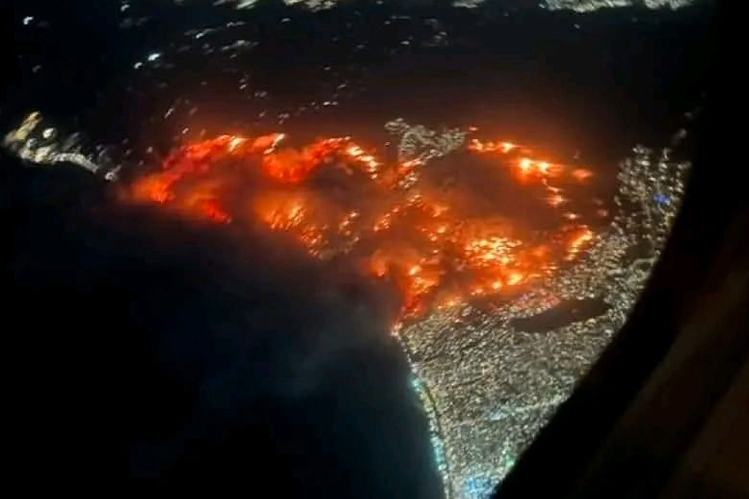 Foto:¡Emergencia en Los Ángeles! Un incendio forestal amenaza las colinas de Hollywood, obligando a evacuaciones en la zona. /Cortesía