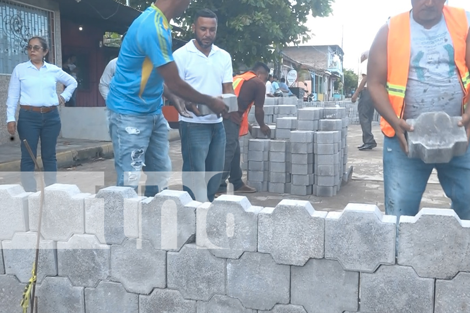 Foto: ¡Pronto las familias de Moyogalpa estrenarán una nueva calle! Un avance en infraestructura vial que mejora la vida de todos. /TN8