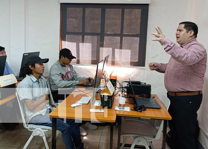 Foto: Aprendizajes en diseño, innovación, ciberseguridad y más en el CT "Chele" Moreno / TN8